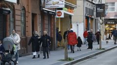 Comerciante y vecinos de la calle la Torre se quejan del tr�nsito de drogodependientes