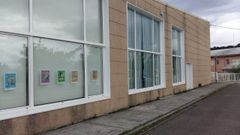 Os elementos que compo�en as d�as exposici�ns est�n colocadas nas fiestras para que se poidan ver desde a r�a