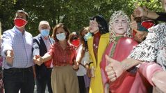 Carmen Calvo con Gonzalo Caballero y Xos� Bugallo en un acto electoral en la Alameda de Santiago, el pasado 7 de julio
