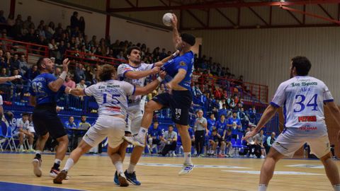 Un lance del encuentro disputado entre Oviedo y Cisne