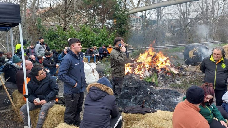 La tractorada se traslada del centro de Ourense a la entrada a la ciudad por la N-120