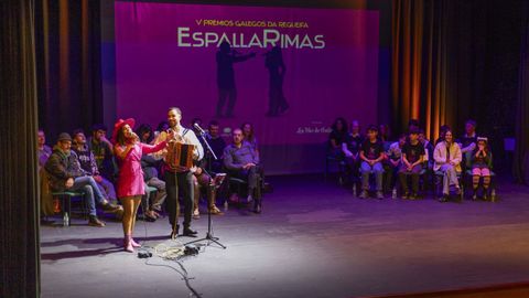 As� foi a festa da regueifa de Carballo, imaxe a imaxe, rima a rima