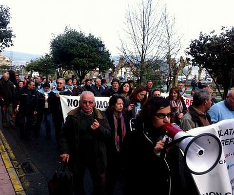 Un momento de la protesta a su paso por la Alameda.