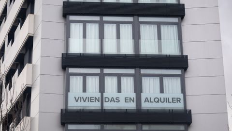 Anuncios de viviendas en alquiler.