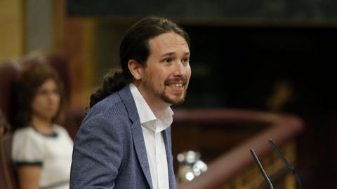 Abucheos a Pablo Iglesias en la estaci�n de Sants de Barcelona