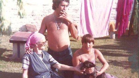 La madre de Mar�a, con Chacho y su mujer