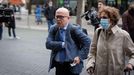 Los abogados del expresidente Quim Torra, Gonzalo Boye e Isabel Elbal, hoy, a su llegada a la Ciudad de la Justicia.