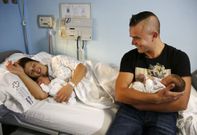 Yaiza Leiro y Francisco Bern�ndez, el 15 de octubre, con sus mellizos Izan y Thiago Ignacio. 