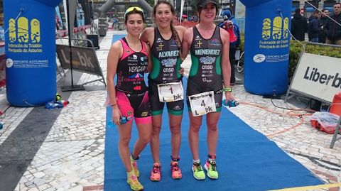 Podium femenino del Duatl�n de Oviedo.Podium femenino del Duatl�n de Oviedo