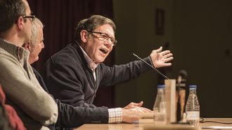 Xos� Manuel L�pez Tu�as, ex alcalde de Negreira, durante la presentaci�n de su libro �A flor da figueira�, en el 2016