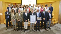 Foto de familia de los premiados en los Best in Class 2023 en Galicia, este jueves, en el saln de actos del Hospital Montecelo, en Pontevedra