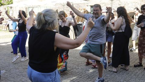 Público disfrutando en la explanada de Bonaval