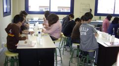 Imagen de archivo de alumnos en un laboratorio escolar. En Timss se le pregunta a los alumnos cu�ntas veces visitan el laboratorio a lo largo del curso