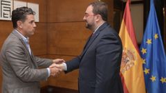 El presidente del Principado de Asturias, Adri�n Barb�n, recibe al nuevo propietario del Sporting, el mexicano Alejandro Irarragorri (i),