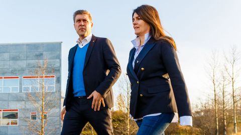 El primer ministro, Bjarni Benediktsson, acude a votar