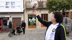 HERMELINO BEN ( EL MARADONA DE GALDO) EN LA PLAZA PASTOR DAZ DE VIVEIRO.