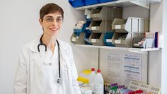 La reumat�loga pedi�trica Pilar Espi�o, en el Hospital Provincial de Pontevedra, donde tiene su consulta