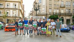 Los organizadores de la Subida A Estrada junto a autoridades. 