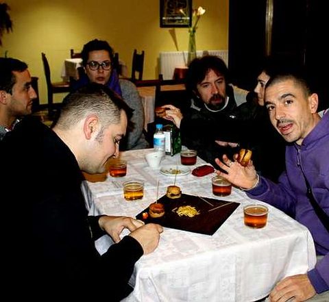 Las rutas de tapas han dinamizado el ambiente en Melide. 