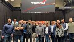 El equipo de InfraStor posa con Alberto C�ceres, consejero delegado de Trison