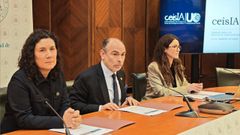 De izquierda a derecha, Irene D�az, vicerrectora de Investigaci�n; Ignacio Villaverde, rector de la Universidad de Oviedo, y Noelia Rico, directora del ceisIA