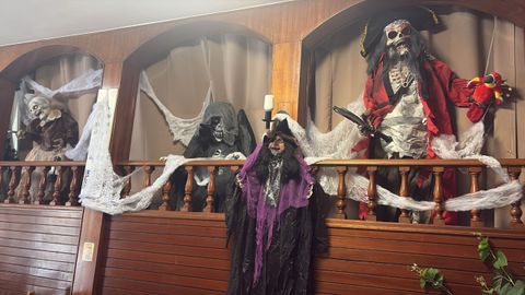 Decoraci�n de Halloween en el�Hostal Pumar, en la r�a Galeras