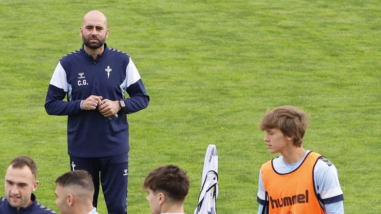 Claudio Gir�ldez y Fer L�pez, en un entrenamiento del Celta de la temporada�2024/2025.