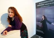A cantante, co cartel co que foi publicitado o concerto desta noite, no auditorio rianxeiro. 