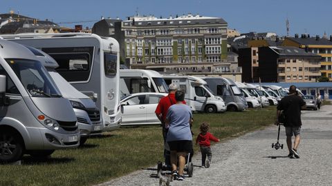 Autocaravanas en el puerto deportivo de Foz