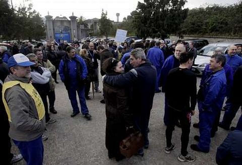Los trabajadores encerrados participaron en la concentraci�n de apoyo.