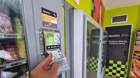 M�quina de vending 24 horas. 