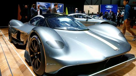  Aston Martin Valkyrie 