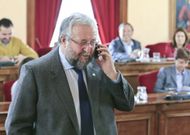 Antes del pleno Orozco llam� a Cristina Ferreiro (BNG), convaleciente tras un accidente. 