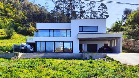 Casa a la venta en Marín, con vistas al mar y diseño moderno, por 840.000 euros