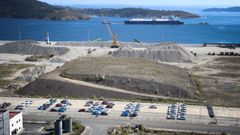 Coches de SAIC aparcados en el puerto exterior a la espera de ser distribuidos por concesionarios