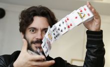 El mago coru��s Kiko Pastur tiene 39 a�os, est� soltero y prepara distintos proyectos relacionados con la magia. 