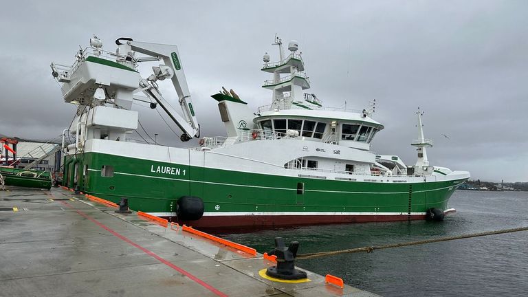 Lauren, arrastrero pel�gico de 65 metros de eslora, de la empresa Pesquer�as Atlantic, con sede en Celeiro (Viveiro), que pesca lirio en aguas internacionales asociado con irlandeses.