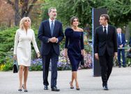 Los reyes inauguraron la exposición de Miró junto a Emmanuel y Brigitte Macron, y después cenaron en el Elíseo