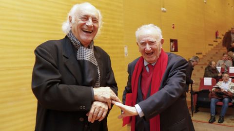 Con Amancio Prada,�nunha homenaxe no ano�2023 na facultade de Filolox�a da USC