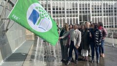 Las autoridades acad�micas, junto a la bandera verde del Campus Industrial de Ferrol