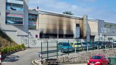 Imagen de la piscina de Teis tras el incendio sufrido en el 2022 que oblig� a cerrarla. El plan es una renovaci�n total 