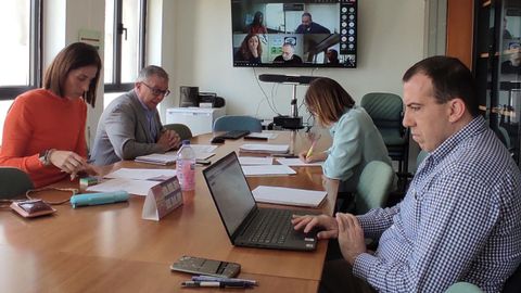 El director general de Personal Docente, Csar Gonzlez,reunido con los sindicatos integrantes de la mesa sectorial de Educacin