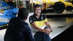 El piloto Fernando Alonso en la grabaci�n de un documental en el museo que tiene en el municipio asturiano de Llanera