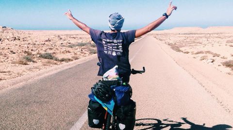 Nicolás Merino en una carretera de Marruecos.Nicolás Merino en una carretera de Marruecos
