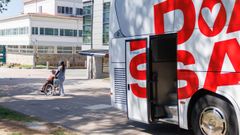 El bus en la plaza carballesa.