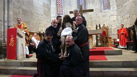 Desenclavo y procesi�n del Santo Entierro en Noia