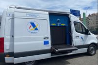 La nueva furgoneta de Vigilancia Aduanera cuenta con una esc�ner y una sala de visionado dentro de la carrocer�a para analizar la paqueter�a qua llega puerto de Vigo.