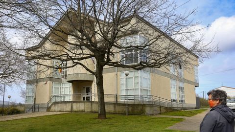 Edificio de Hacienda, en la Avenida do Ambulatorio de Carballo