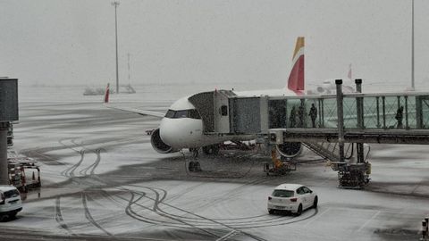 El aeropuerto Adolfo Su�rez Madrid-Barajas, en Madrid, sufriendo las consecuencias del temporal.