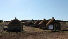 En un terreno pr�ximo a Castromao se pueden ver estas construcciones recientes.